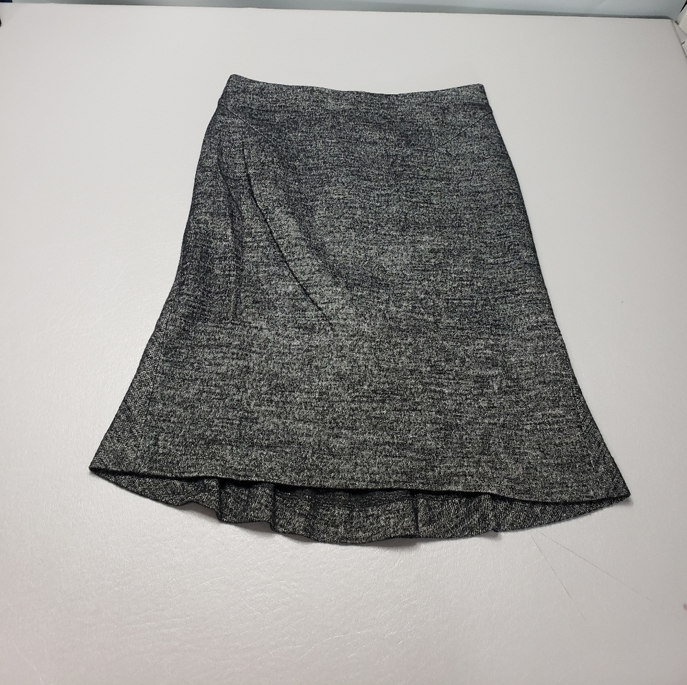 Ann Taylor 68% wool gray and black skirt women's size 0 petite